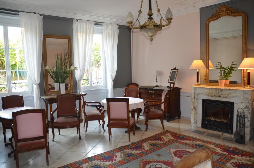 Hotel Et Studios D'Orfeuil Bourbonne-les-Bains Esterno foto