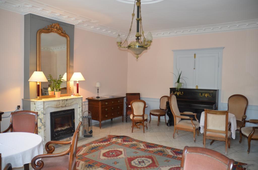 Hotel Et Studios D'Orfeuil Bourbonne-les-Bains Esterno foto
