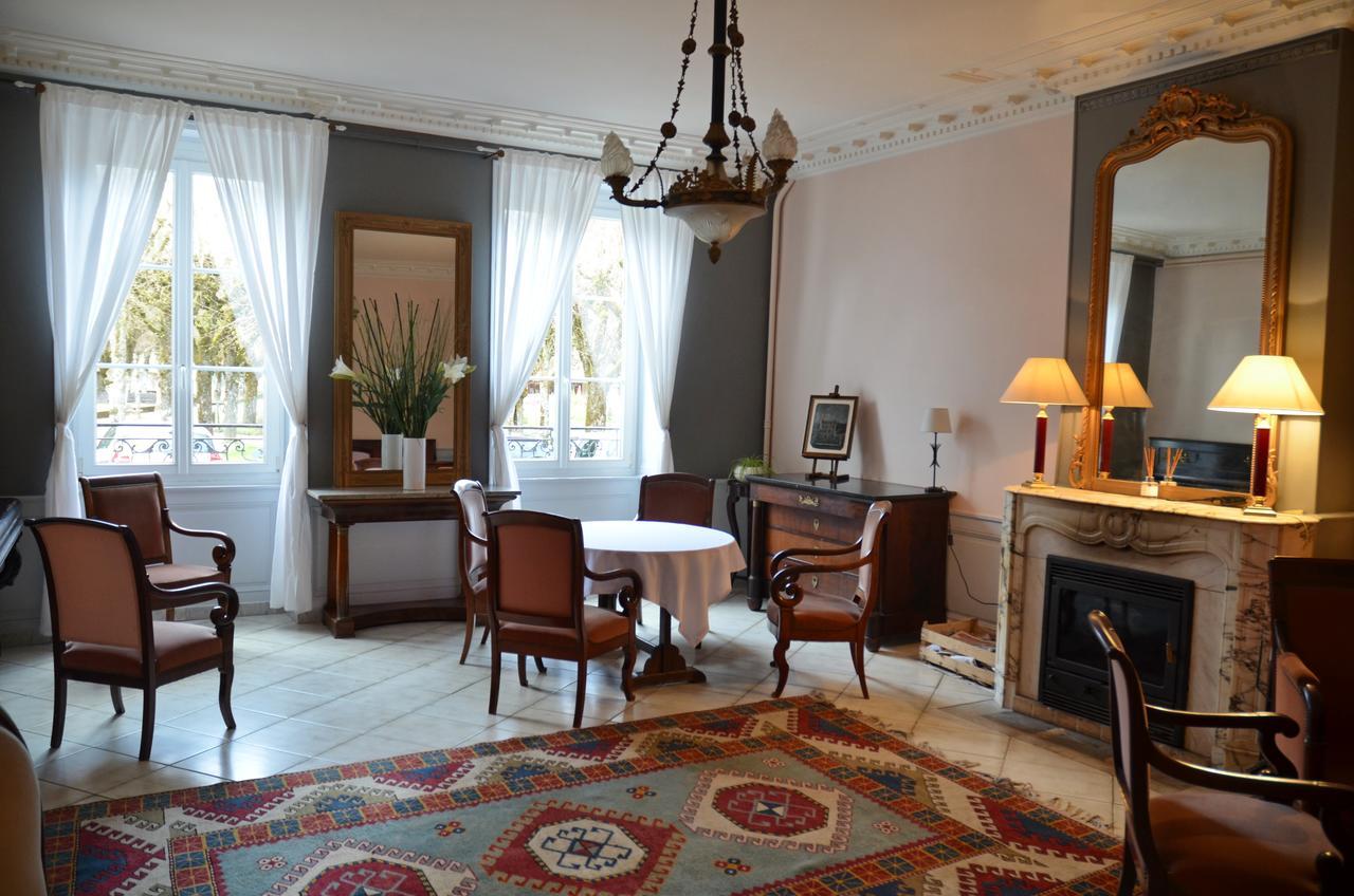Hotel Et Studios D'Orfeuil Bourbonne-les-Bains Esterno foto